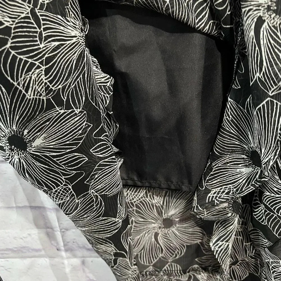 A New Day Black and White Floral Dress Raffles Wrap Design Size Large - Picture 7 of 9
